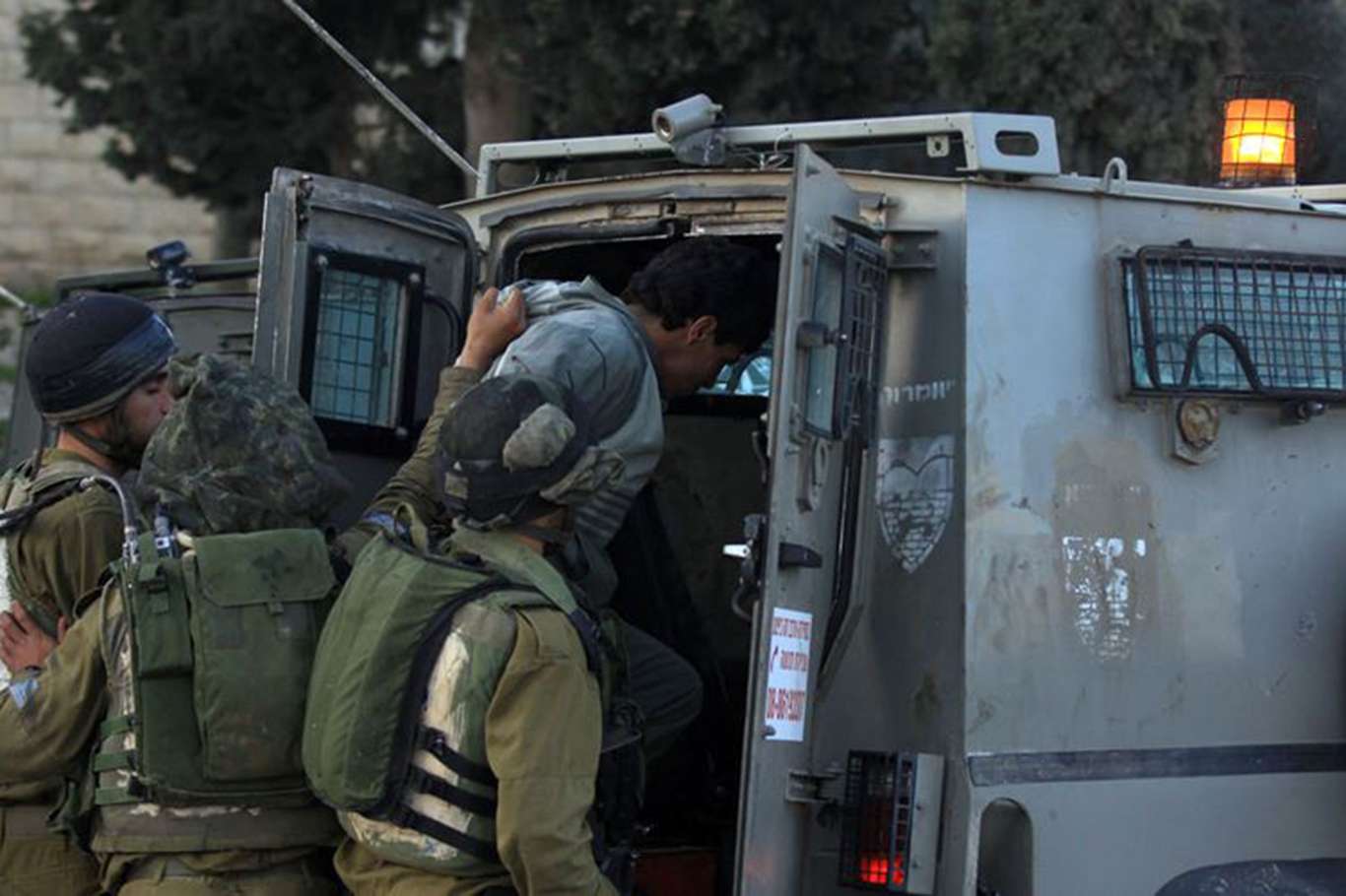 Batı Şeria ve Kudüs'te 10 Filistinli alıkonuldu